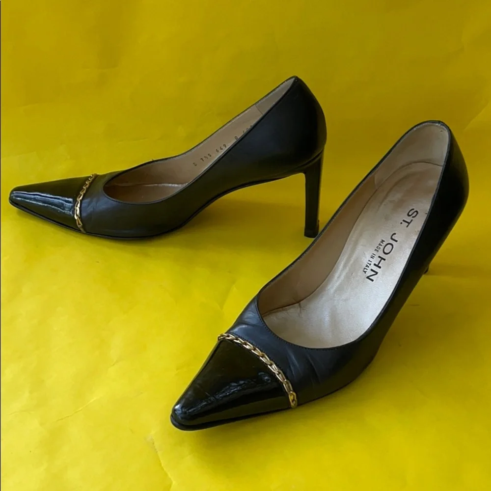 Vintage dark blue /gold St.John leather shoes